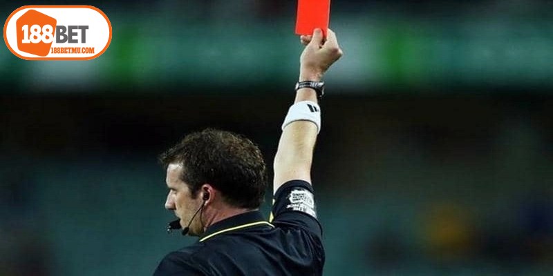 Người chơi cần phân tích chiến thuật để dự đoán kèo thẻ phạt